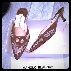 Manalo Blahnik Light brown suede mules